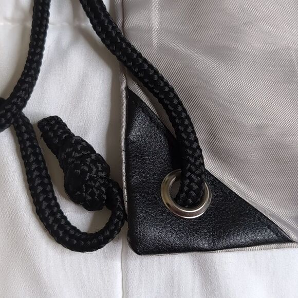 Hunter Boots Silver Drawstring Bag - Picture 3 of 6